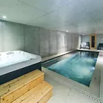 Casa D'henrique Retreat Pool And