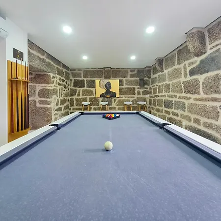 Casa D'henrique Retreat Pool And Apartmanhotel