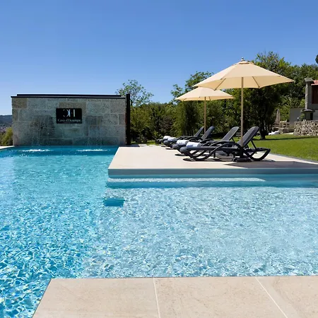 Casa D'henrique Retreat Pool And