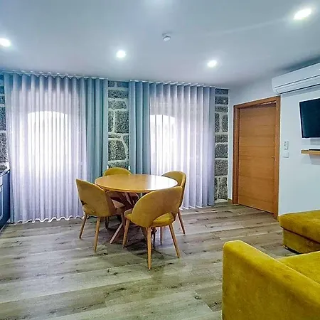 Casa D'henrique Retreat Pool And فييرا دو مينهو