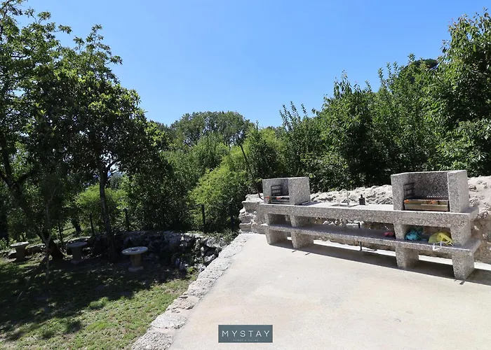 Casa D'henrique Retreat Pool And Aparthotel