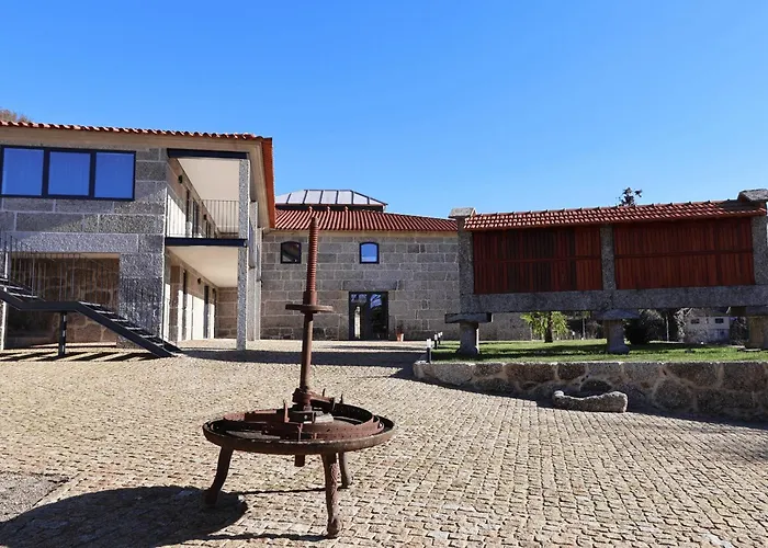 Casa D'henrique Retreat Pool And Aparthotel