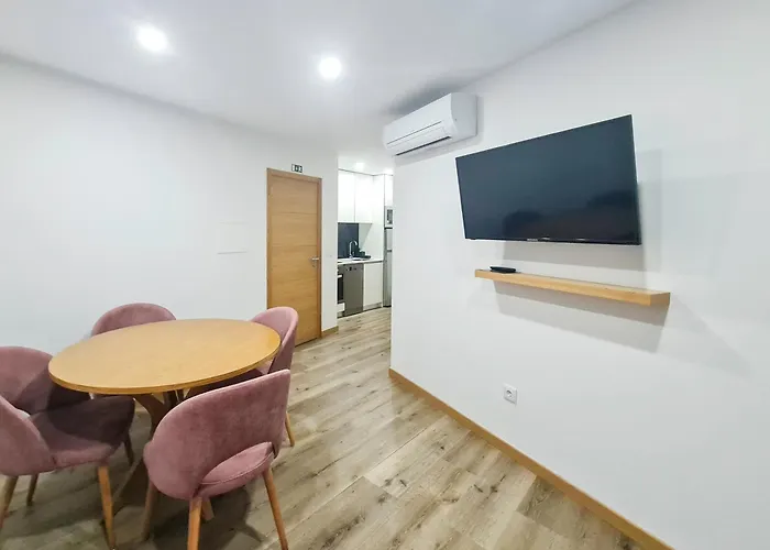 Casa D'henrique Retreat Pool And